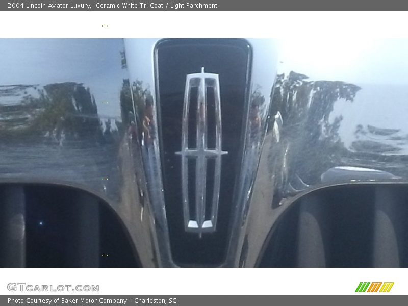 Ceramic White Tri Coat / Light Parchment 2004 Lincoln Aviator Luxury