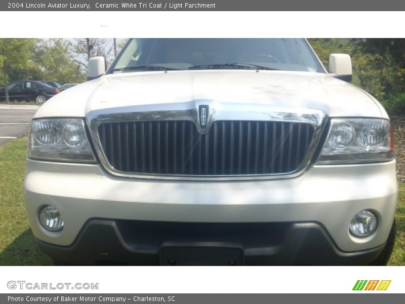 Ceramic White Tri Coat / Light Parchment 2004 Lincoln Aviator Luxury