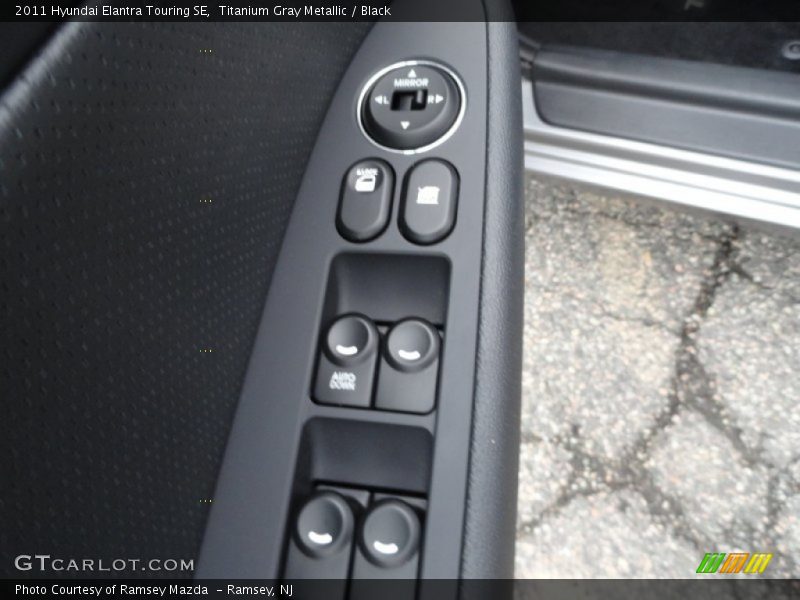 Titanium Gray Metallic / Black 2011 Hyundai Elantra Touring SE