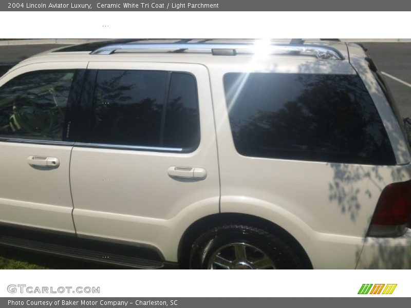 Ceramic White Tri Coat / Light Parchment 2004 Lincoln Aviator Luxury