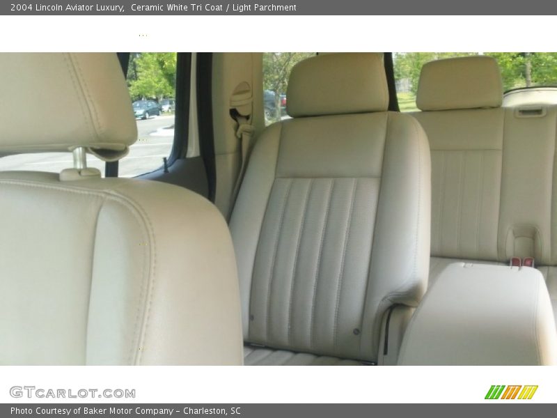 Ceramic White Tri Coat / Light Parchment 2004 Lincoln Aviator Luxury