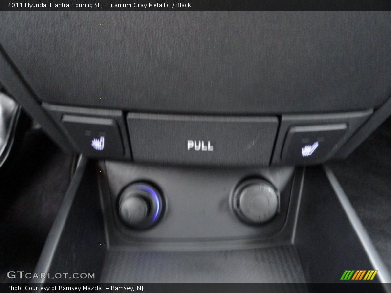 Titanium Gray Metallic / Black 2011 Hyundai Elantra Touring SE