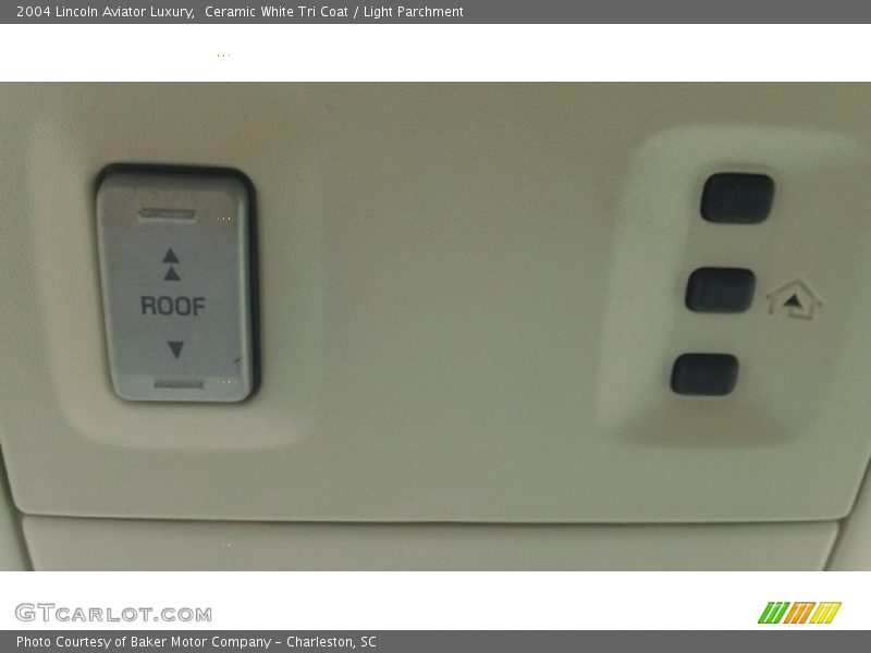 Controls of 2004 Aviator Luxury