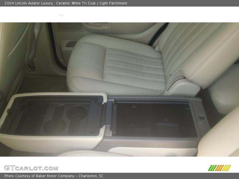 Ceramic White Tri Coat / Light Parchment 2004 Lincoln Aviator Luxury