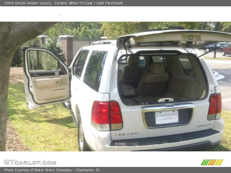 Ceramic White Tri Coat / Light Parchment 2004 Lincoln Aviator Luxury