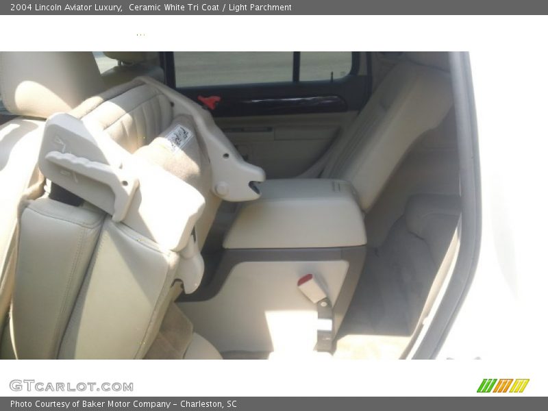Ceramic White Tri Coat / Light Parchment 2004 Lincoln Aviator Luxury