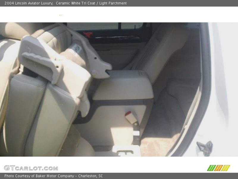 Ceramic White Tri Coat / Light Parchment 2004 Lincoln Aviator Luxury
