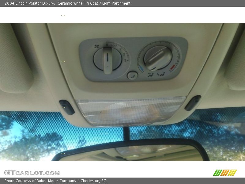Ceramic White Tri Coat / Light Parchment 2004 Lincoln Aviator Luxury