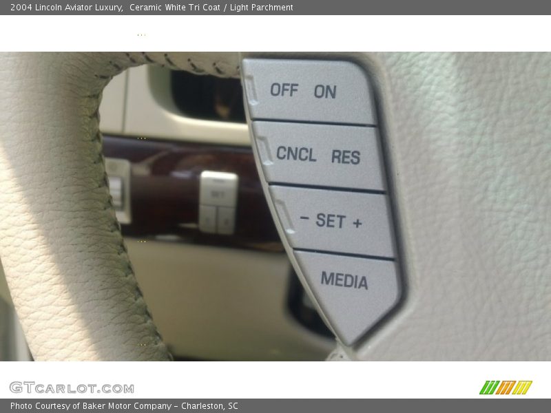 Controls of 2004 Aviator Luxury