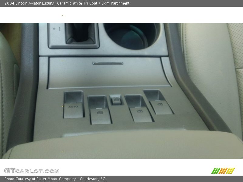 Ceramic White Tri Coat / Light Parchment 2004 Lincoln Aviator Luxury