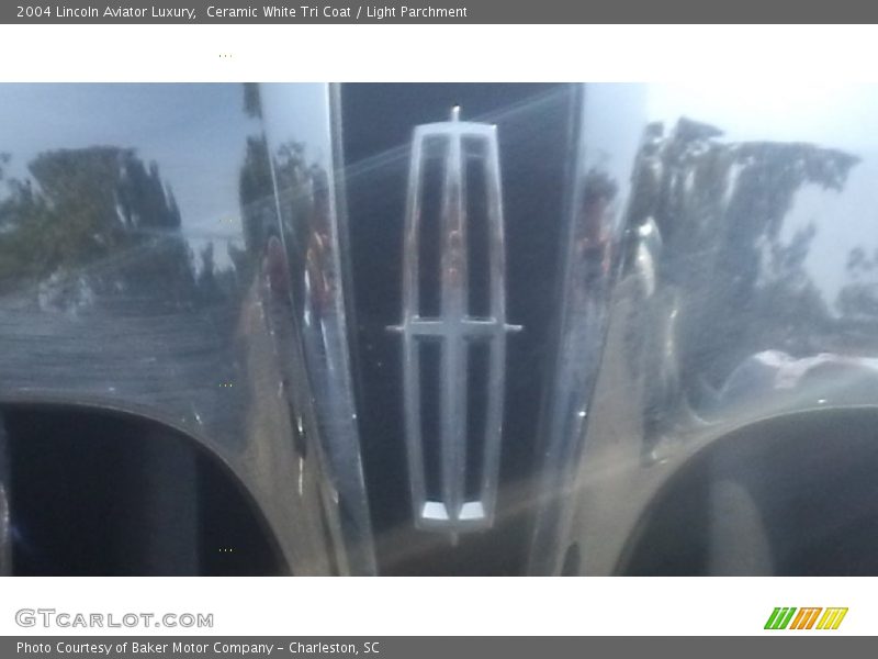 Ceramic White Tri Coat / Light Parchment 2004 Lincoln Aviator Luxury