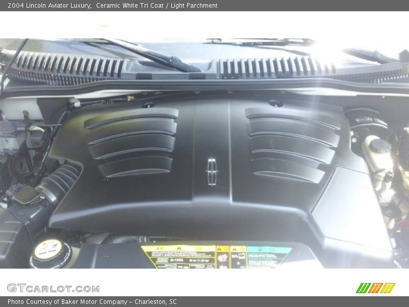 Ceramic White Tri Coat / Light Parchment 2004 Lincoln Aviator Luxury