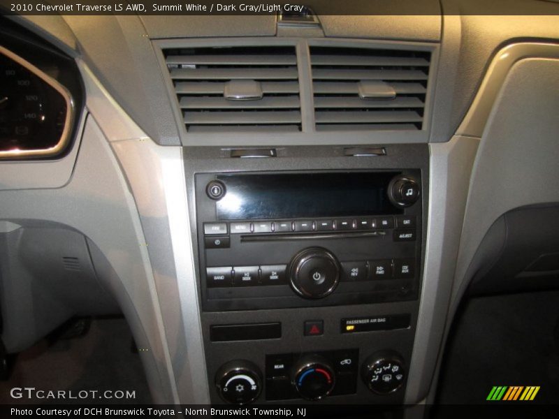 Summit White / Dark Gray/Light Gray 2010 Chevrolet Traverse LS AWD
