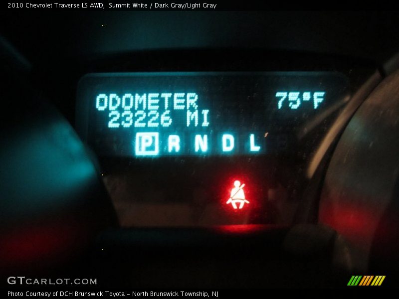 Summit White / Dark Gray/Light Gray 2010 Chevrolet Traverse LS AWD