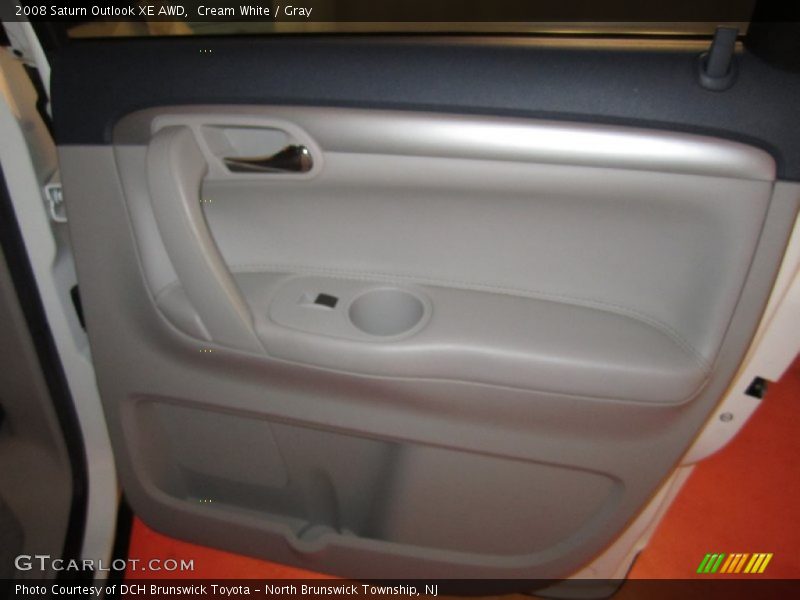 Cream White / Gray 2008 Saturn Outlook XE AWD
