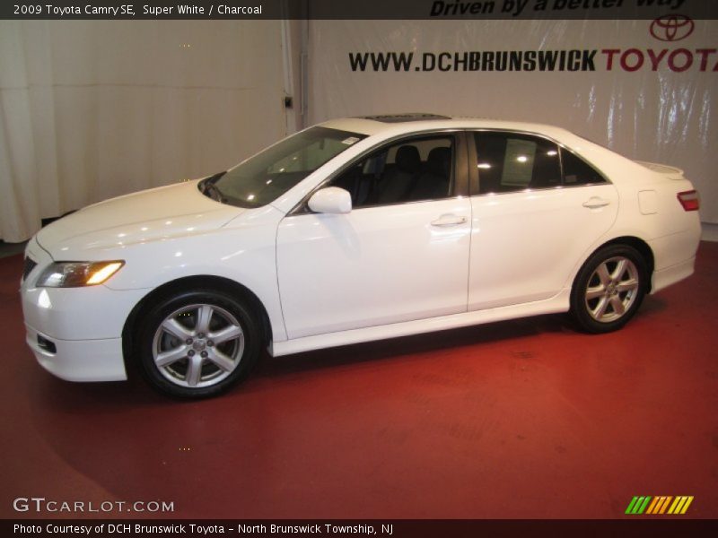 Super White / Charcoal 2009 Toyota Camry SE