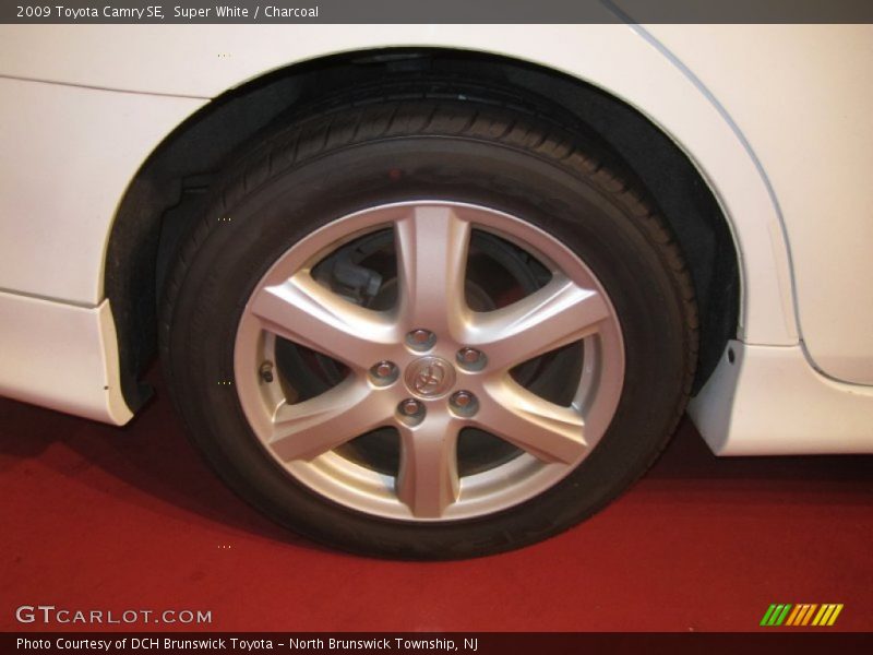Super White / Charcoal 2009 Toyota Camry SE