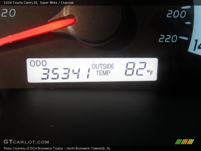 Super White / Charcoal 2009 Toyota Camry SE