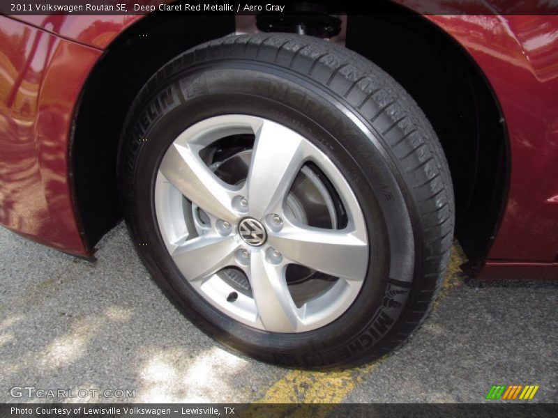 Deep Claret Red Metallic / Aero Gray 2011 Volkswagen Routan SE