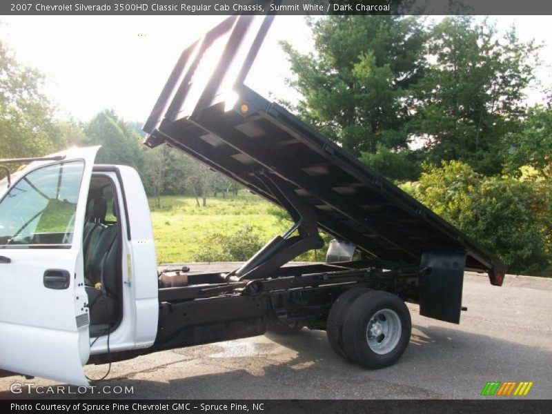 Summit White / Dark Charcoal 2007 Chevrolet Silverado 3500HD Classic Regular Cab Chassis