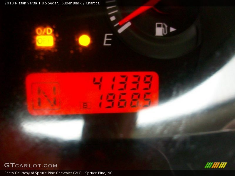 Super Black / Charcoal 2010 Nissan Versa 1.8 S Sedan