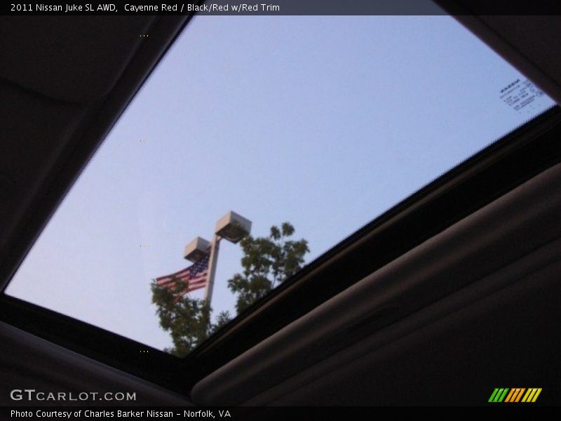 Sunroof of 2011 Juke SL AWD