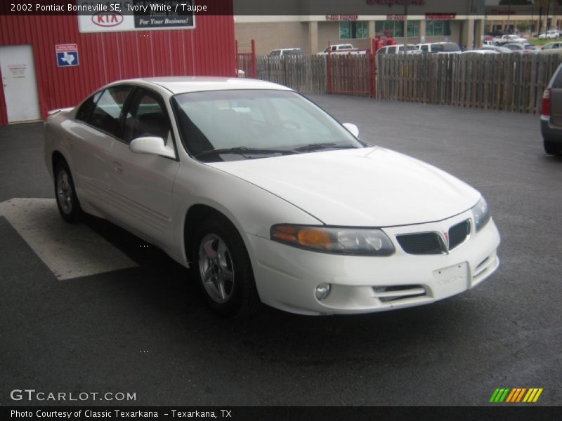 Ivory White / Taupe 2002 Pontiac Bonneville SE