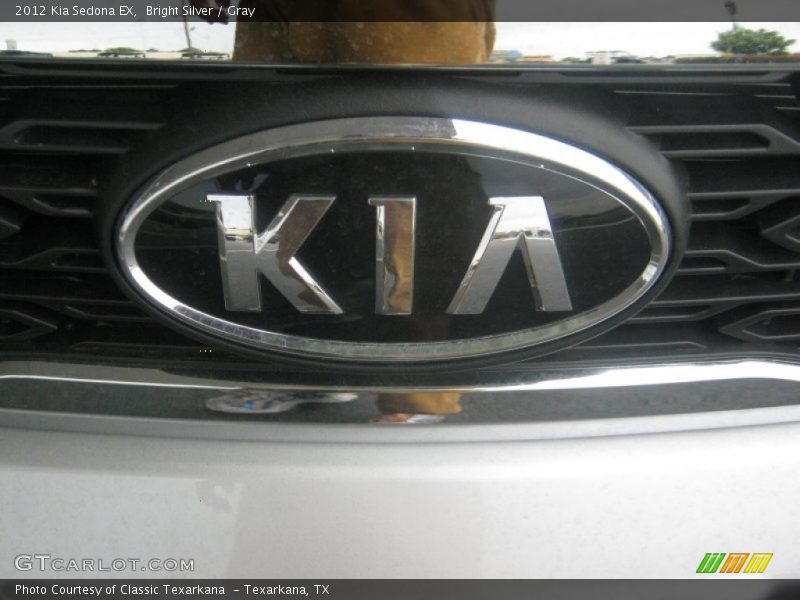 Bright Silver / Gray 2012 Kia Sedona EX
