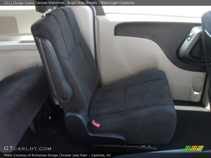 Bright Silver Metallic / Black/Light Graystone 2011 Dodge Grand Caravan Mainstreet