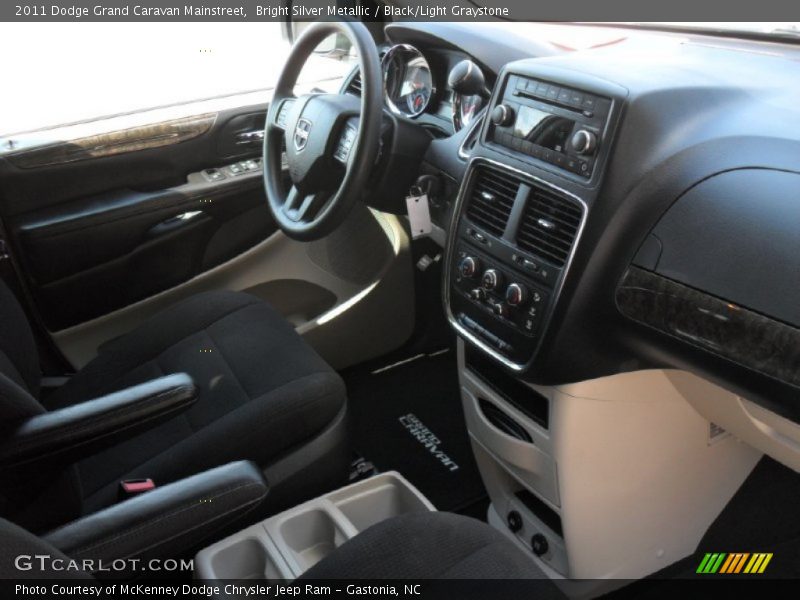 Bright Silver Metallic / Black/Light Graystone 2011 Dodge Grand Caravan Mainstreet