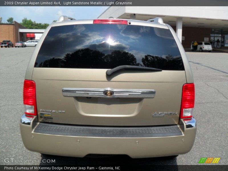 Light Sandstone Metallic / Light Graystone 2009 Chrysler Aspen Limited 4x4