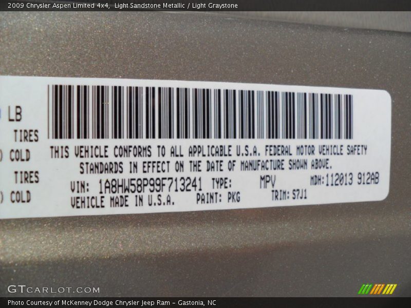Light Sandstone Metallic / Light Graystone 2009 Chrysler Aspen Limited 4x4