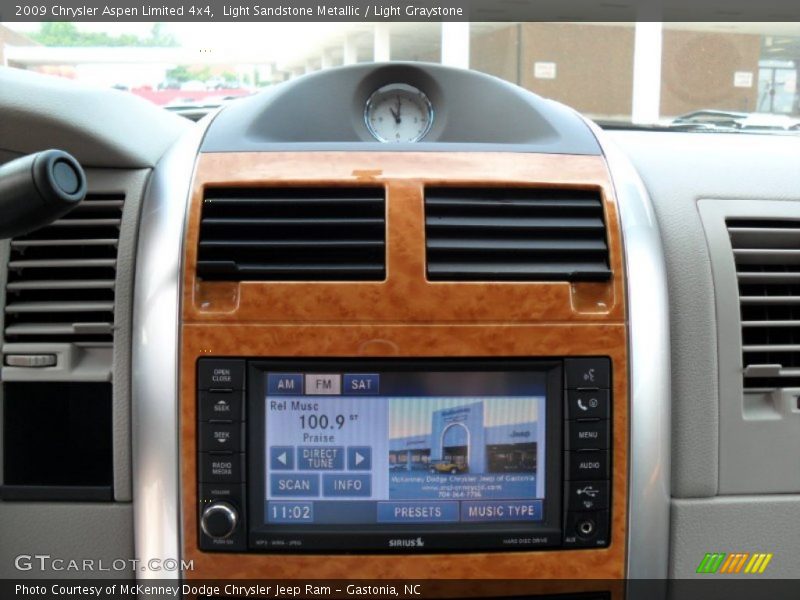 Light Sandstone Metallic / Light Graystone 2009 Chrysler Aspen Limited 4x4