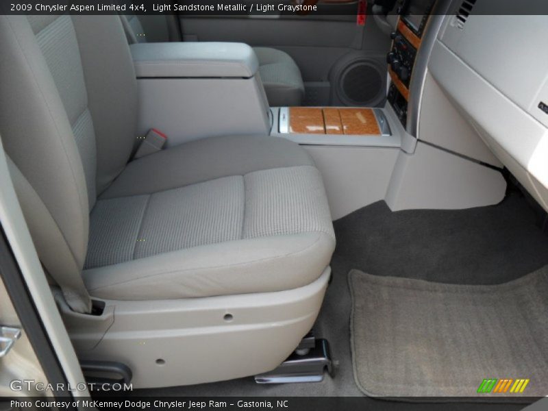 Light Sandstone Metallic / Light Graystone 2009 Chrysler Aspen Limited 4x4