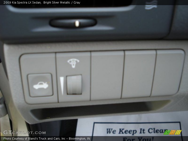 Bright Silver Metallic / Gray 2009 Kia Spectra LX Sedan