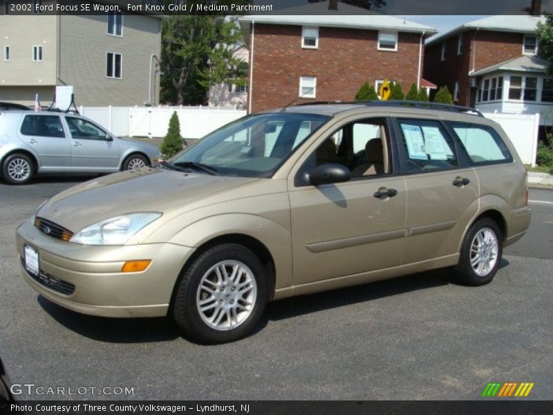 Front 3/4 View of 2002 Focus SE Wagon