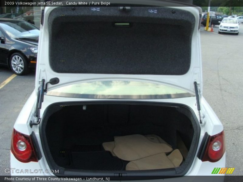 Candy White / Pure Beige 2009 Volkswagen Jetta SE Sedan