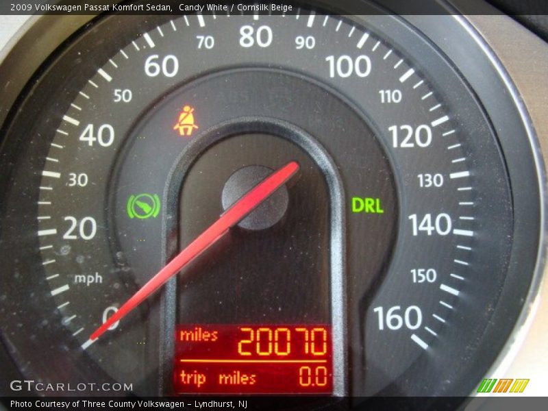 Candy White / Cornsilk Beige 2009 Volkswagen Passat Komfort Sedan