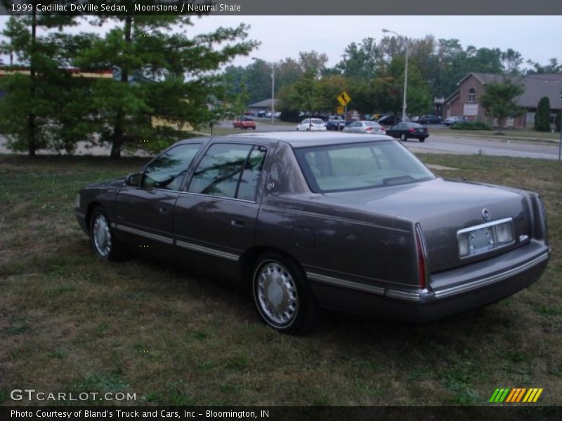 Moonstone / Neutral Shale 1999 Cadillac DeVille Sedan