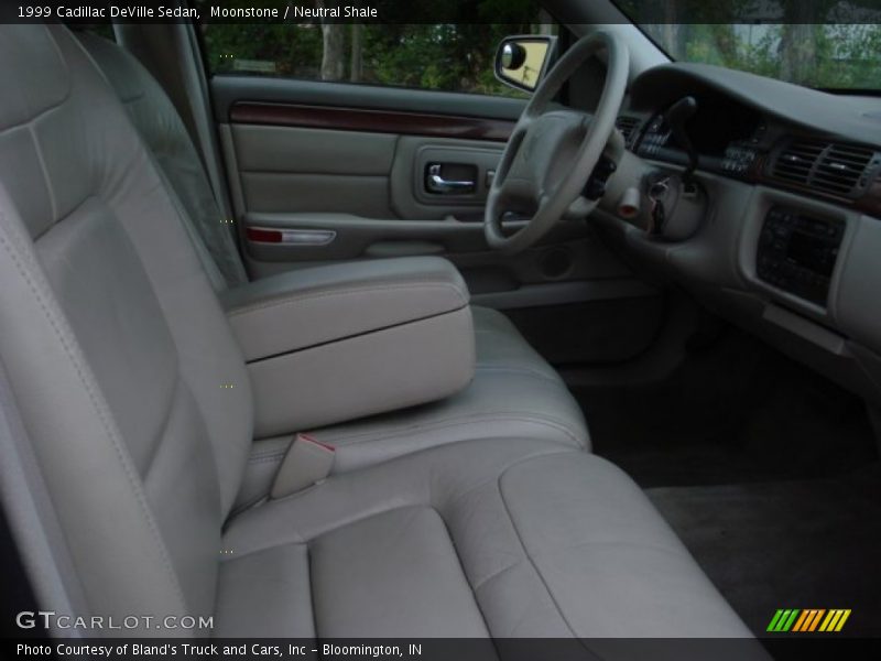 Moonstone / Neutral Shale 1999 Cadillac DeVille Sedan