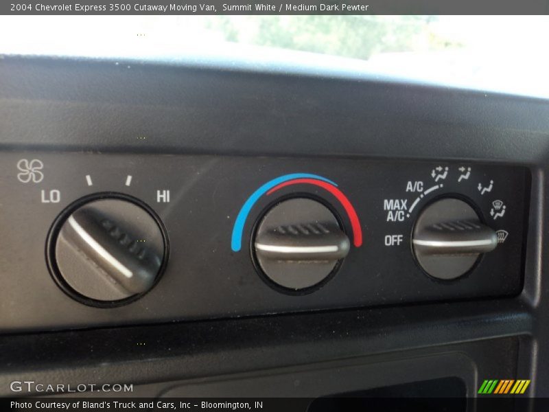 Summit White / Medium Dark Pewter 2004 Chevrolet Express 3500 Cutaway Moving Van