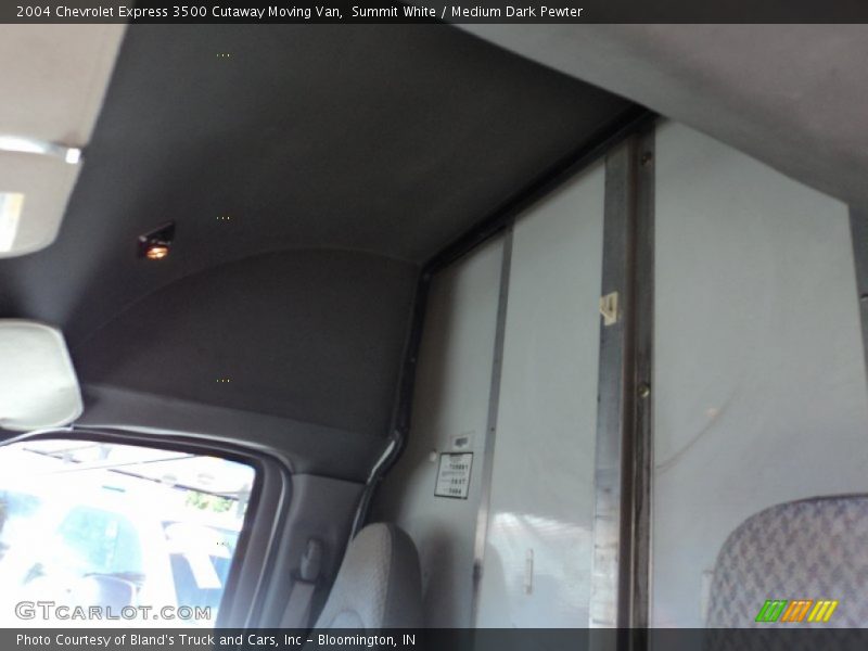 Summit White / Medium Dark Pewter 2004 Chevrolet Express 3500 Cutaway Moving Van