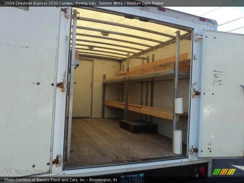 Summit White / Medium Dark Pewter 2004 Chevrolet Express 3500 Cutaway Moving Van