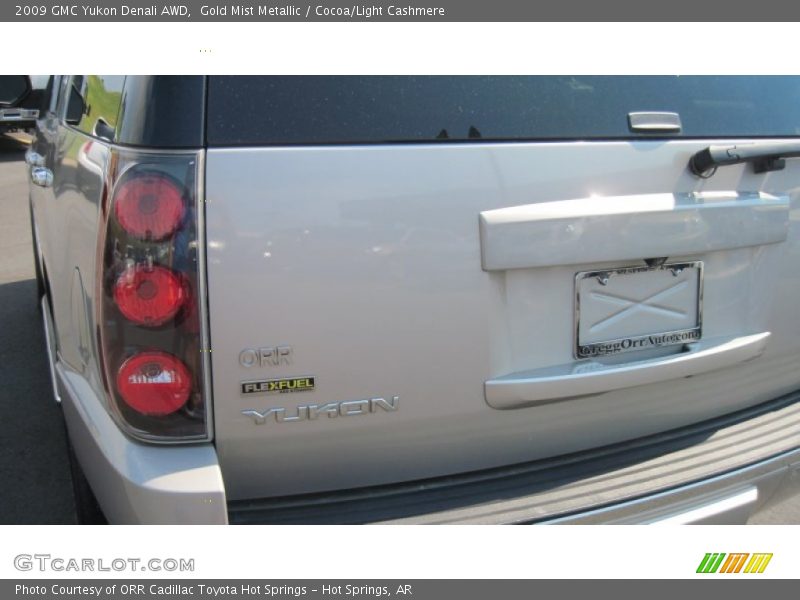 Gold Mist Metallic / Cocoa/Light Cashmere 2009 GMC Yukon Denali AWD