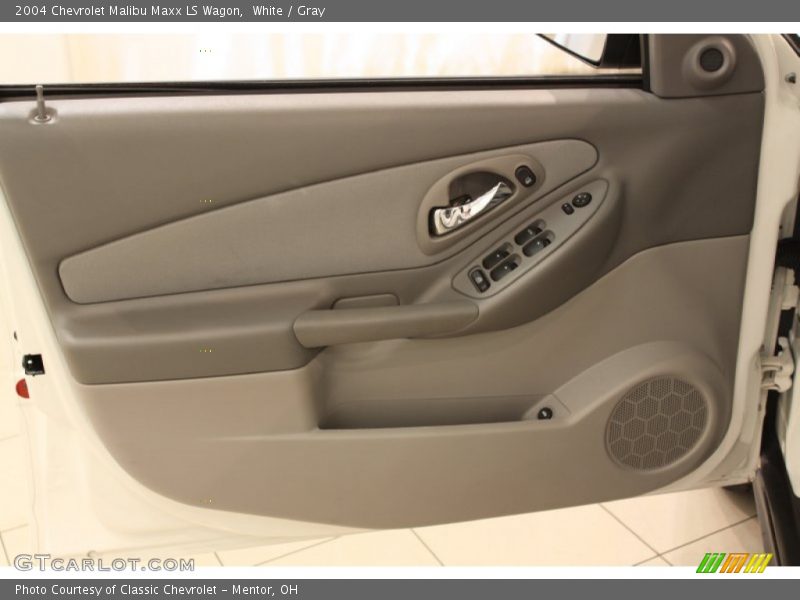 White / Gray 2004 Chevrolet Malibu Maxx LS Wagon