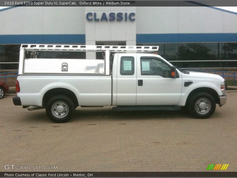 Oxford White / Medium Stone 2010 Ford F250 Super Duty XL SuperCab