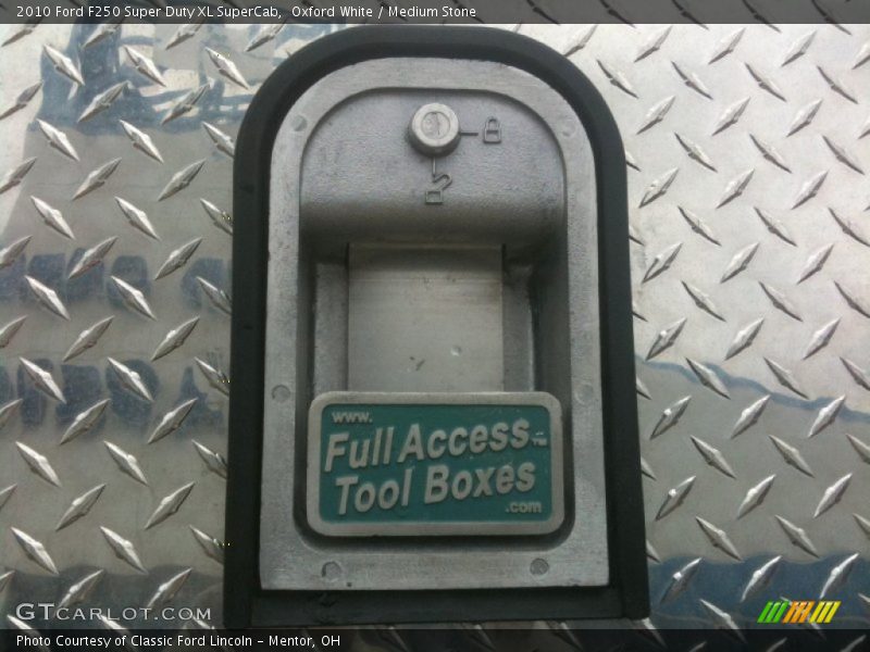Oxford White / Medium Stone 2010 Ford F250 Super Duty XL SuperCab
