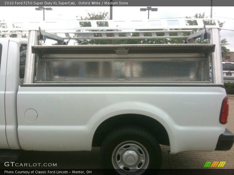 Oxford White / Medium Stone 2010 Ford F250 Super Duty XL SuperCab