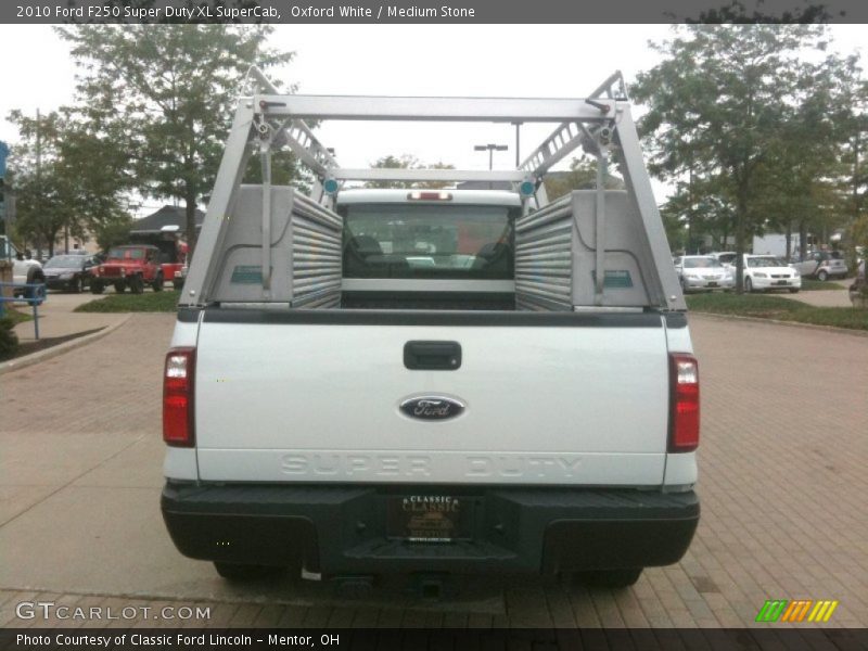 Oxford White / Medium Stone 2010 Ford F250 Super Duty XL SuperCab