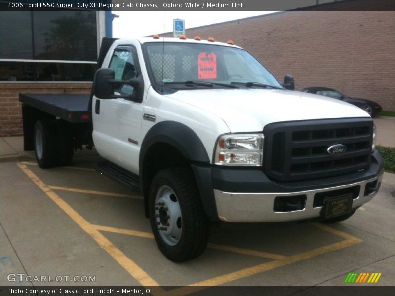 Oxford White / Medium Flint 2006 Ford F550 Super Duty XL Regular Cab Chassis